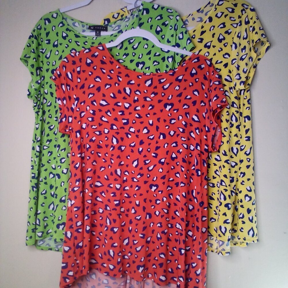 N Touch Blouse M Lot of 3 Short Sleeve Soft Stretch Pattern Yellow Red Green - Picture 2 of 12